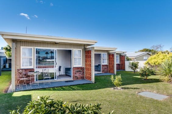 Comfortable Napier motel accommodation with garden view