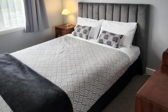 Art Deco Apartment (2-bedroom)