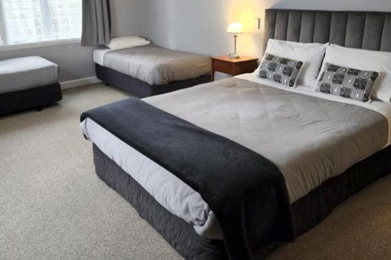 Art Deco Apartment (2-bedroom)