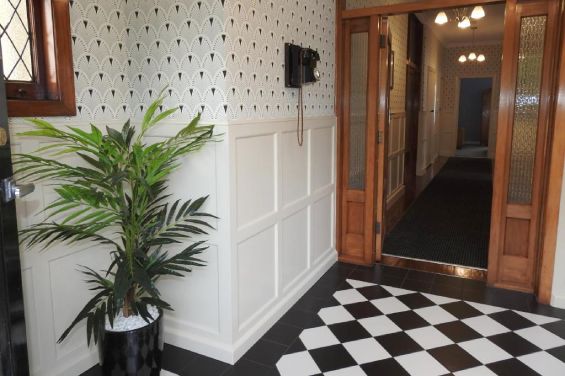 Art Deco Apartment (2-bedroom)