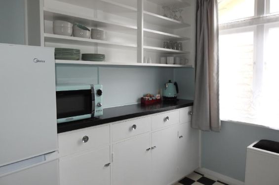 Art Deco Apartment (2-bedroom)