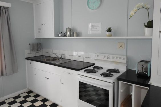 Art Deco Apartment (2-bedroom)