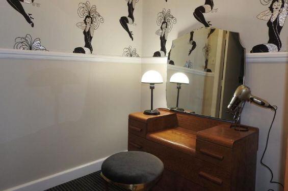 Art Deco Apartment (2-bedroom)