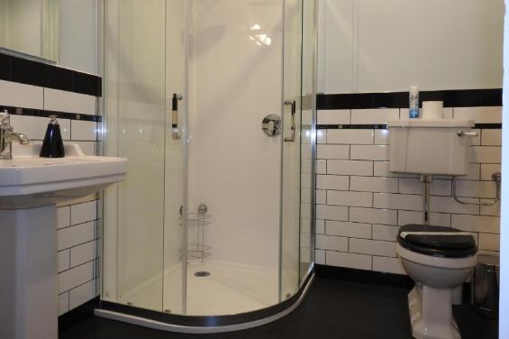 Art Deco Apartment (2-bedroom)