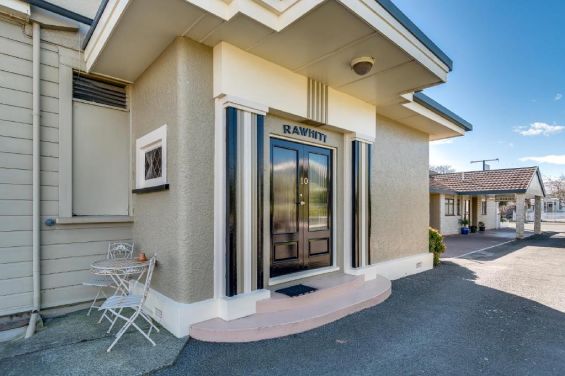Art Deco Apartment (2-bedroom)